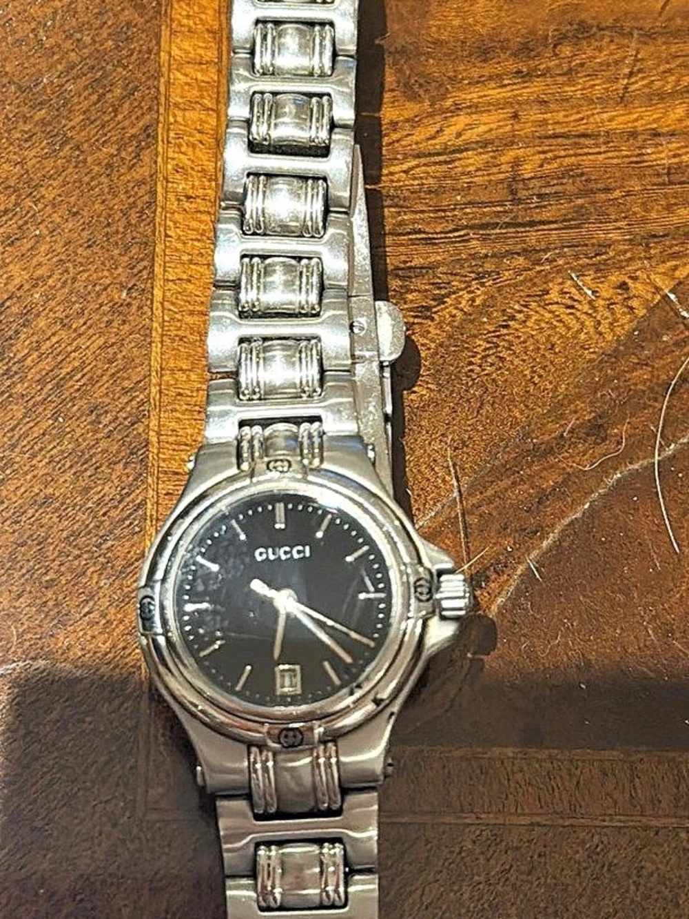 GUCCI 9040M Black Dial Stainless Steel Watch Silver & Black Watch